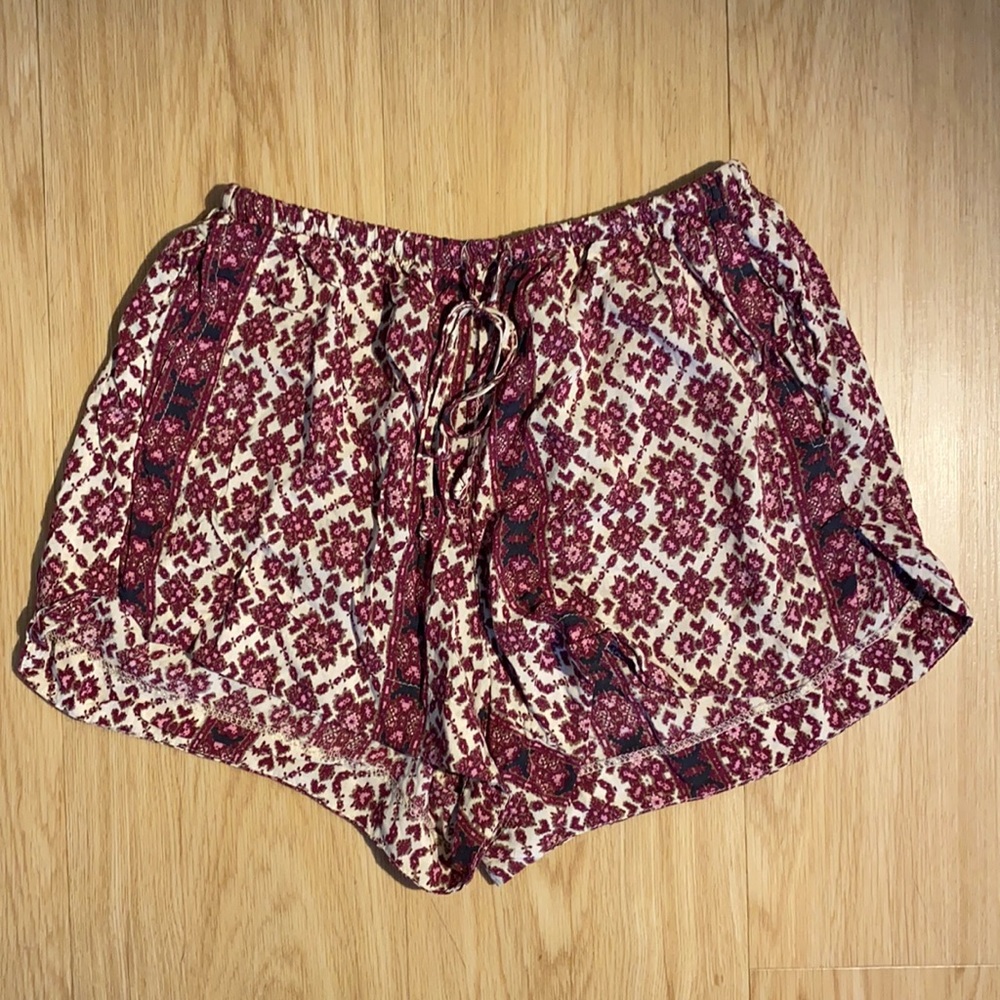 Light flowy pattern shorts